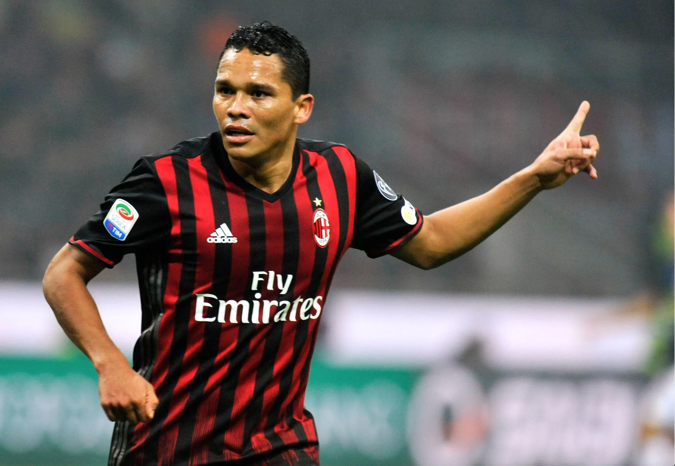 Bacca et le Milan, fragile idylle