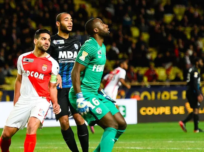 Monaco savonne Nancy et rejoint Paris