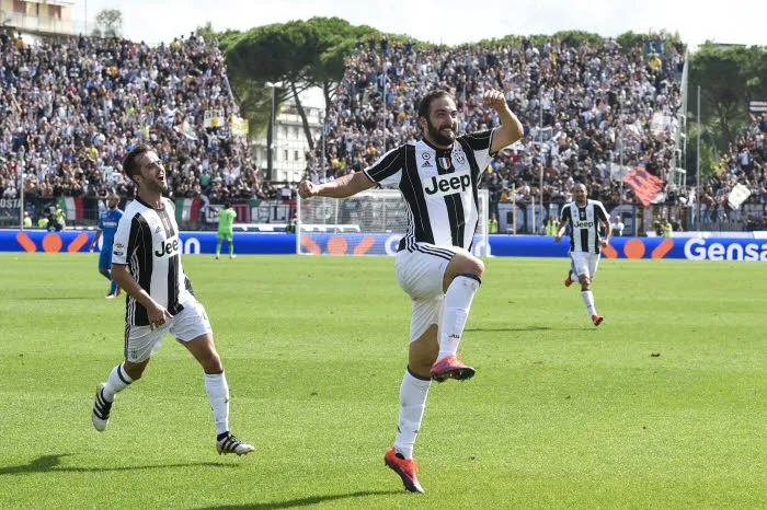 La Juve part seule en tête, les Romains remontent