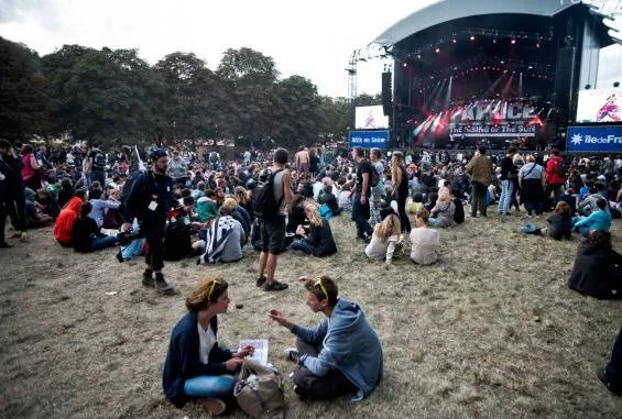 Pourquoi le foot est-il meilleur que les festivals de musique ?