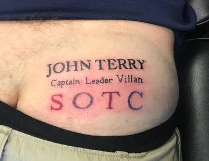 John Terry s&rsquo;invite sur la fesse d&rsquo;un supporter d&rsquo;Aston Villa