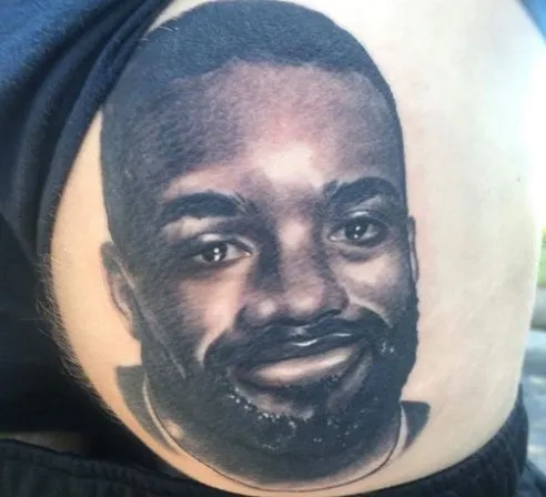 Un tatouage de Lacazette sur le cul d&rsquo;un fan d&rsquo;Arsenal