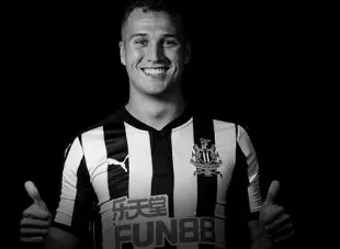 Manquillo signe à Newcastle