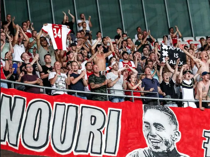 Le tifo en l&rsquo;honneur de Nouri