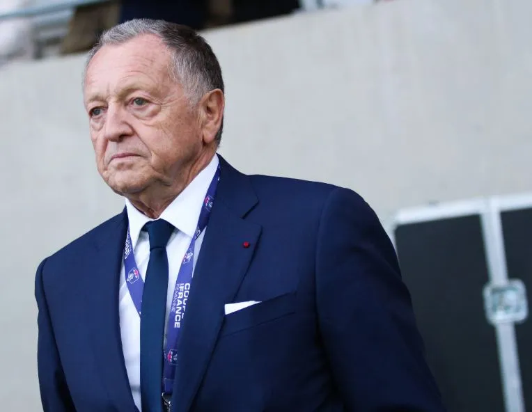 Aulas s&rsquo;en va-t-en guerre