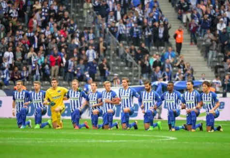 Les joueurs du Hertha Berlin solidaires des athlètes afro-américains