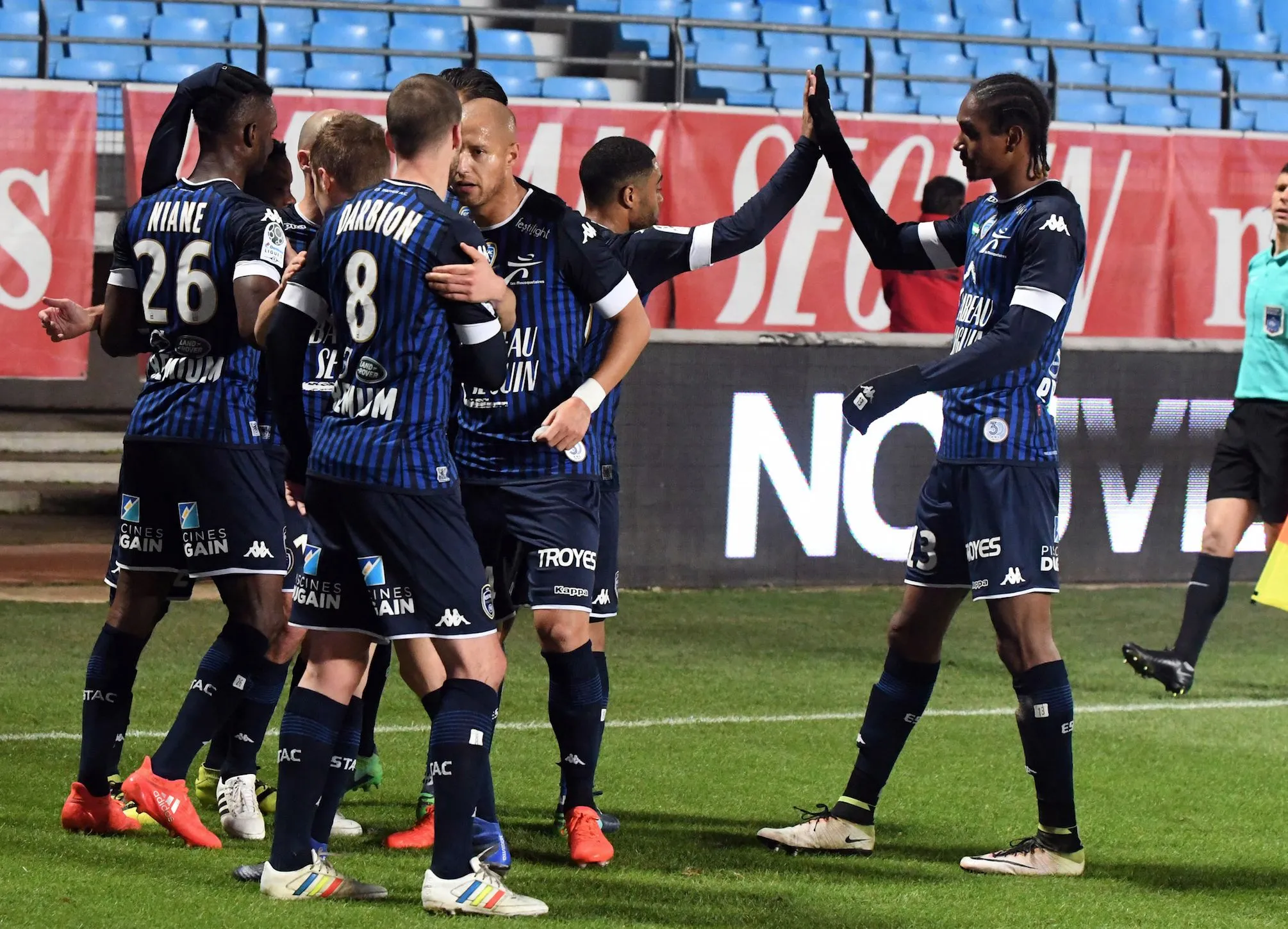 Tours respire, Troyes déroule et Brest reste leader