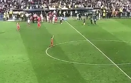 L&rsquo;ovation de Bernabéu à Xabi Alonso