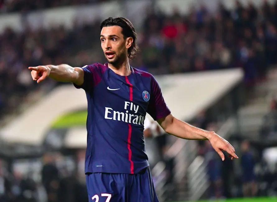 Pastore, extérieur nuit