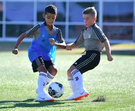 Le fils de CR7 s'entraîne avec les jeunes de la Juventus