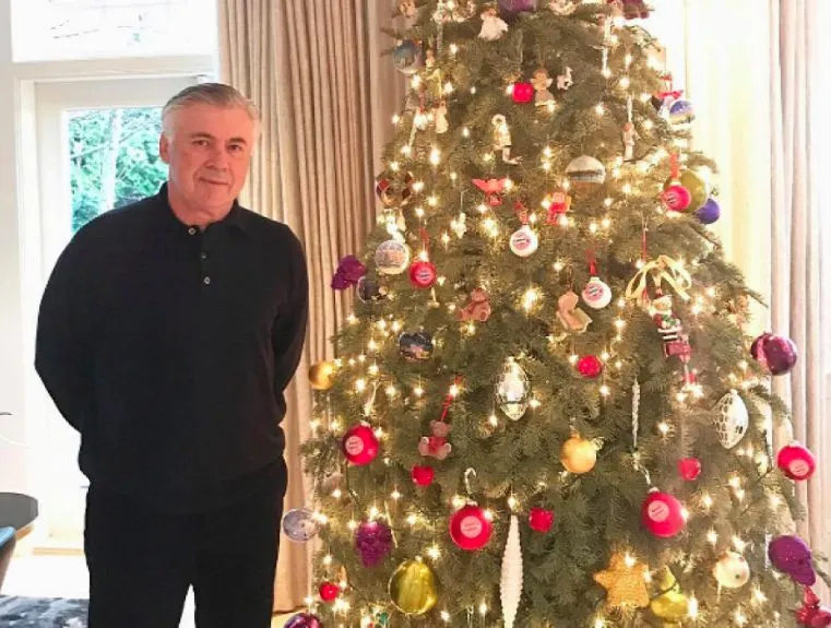 Comment Carlo Ancelotti prépare-t-il son sapin de Noël ?