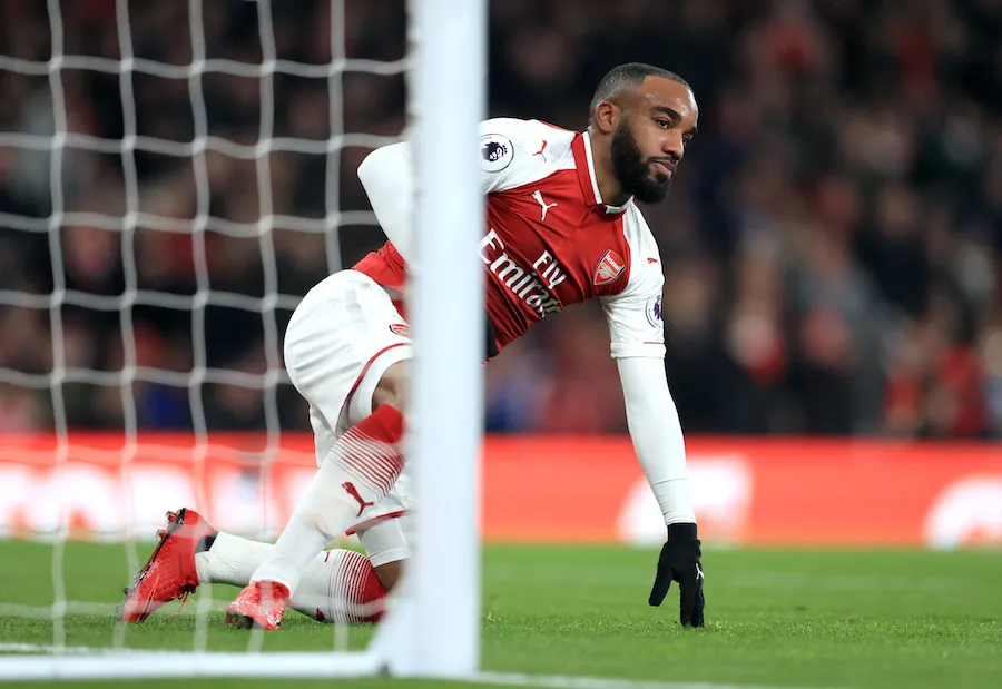 Lacazette, atterrissage à compléter