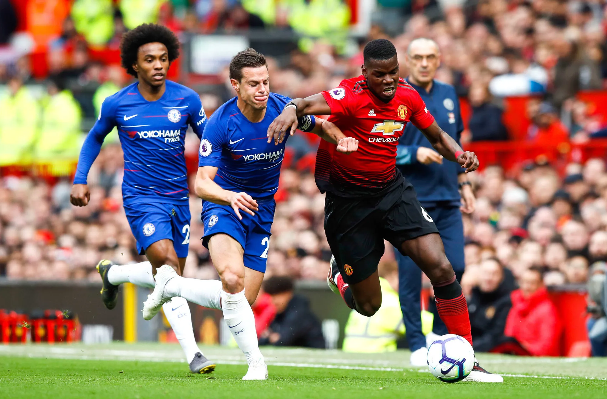 Chelsea garde Manchester United à distance