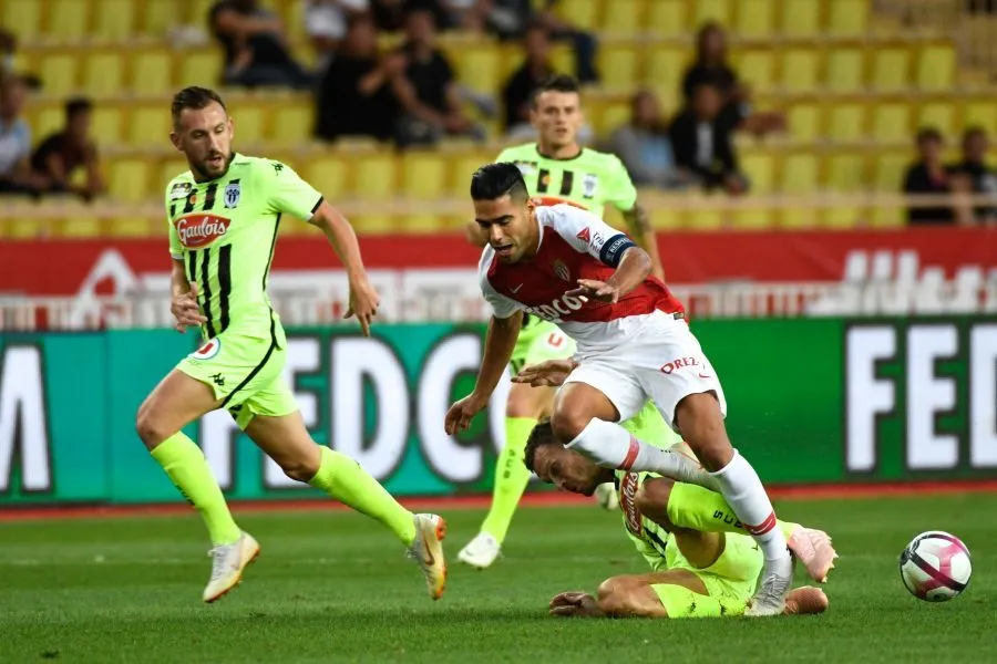 Angers assomme Monaco