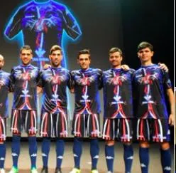 Un maillot inspiré du système circulatoire humain pour un club de D4 espagnole