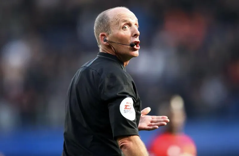 Mike Dean est-il vraiment un arbitre supporter des Spurs ?