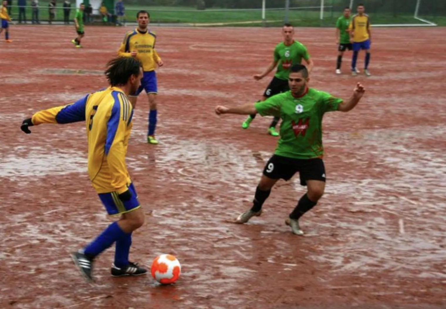 On a interrogé Yann, qui vend un terrain de foot sur LeBonCoin