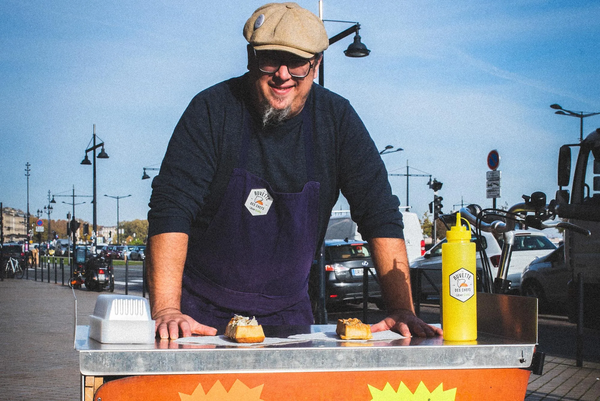 Buvettes Uber Eats “Une gaufre avec de la volaille et une sauce hyper nerveuse à base de parmesan, d’ail, d’anchois&#8230;”