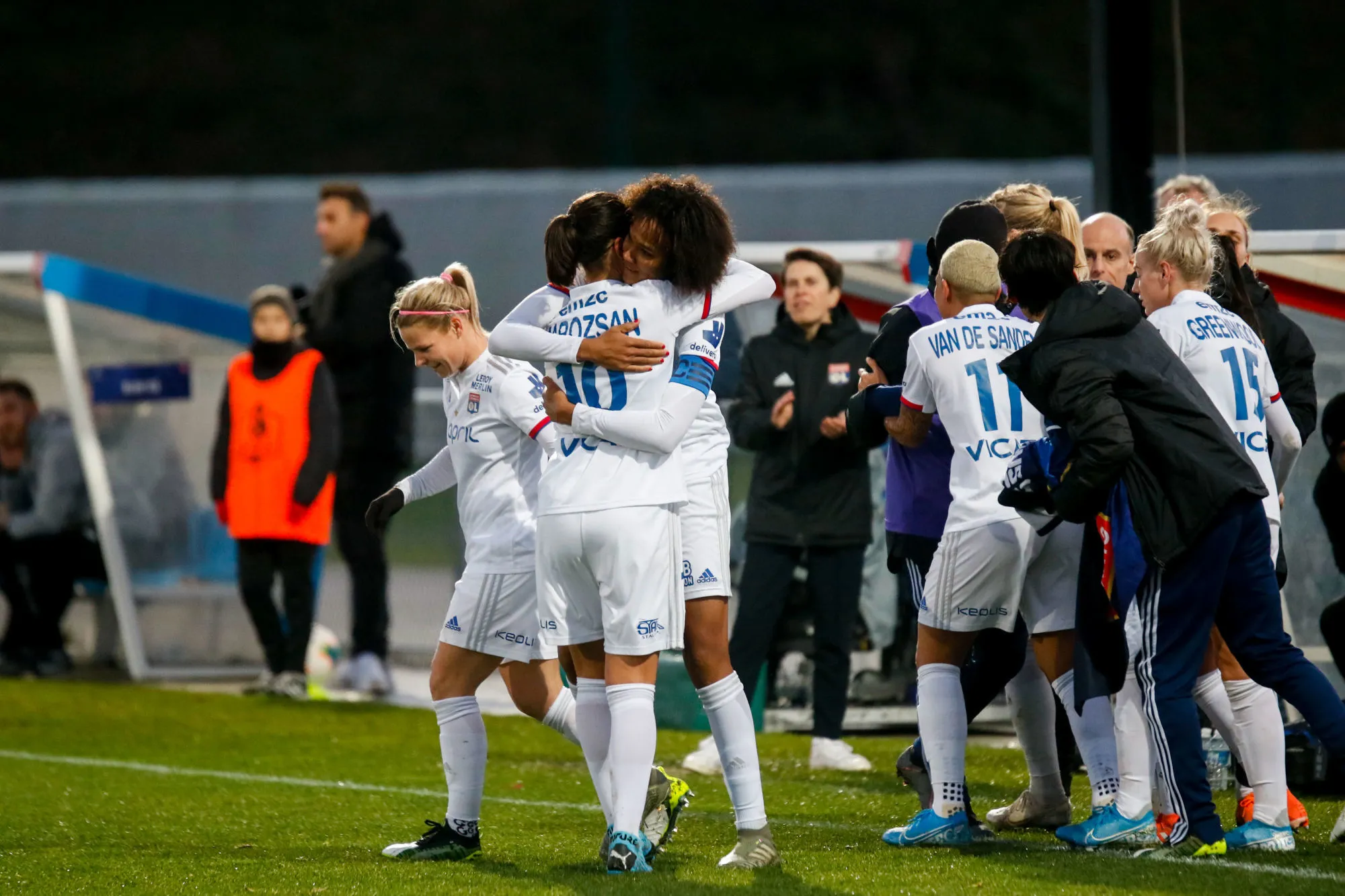 Un OL tardif, une pluie charentaise et un derby parisien à sens unique