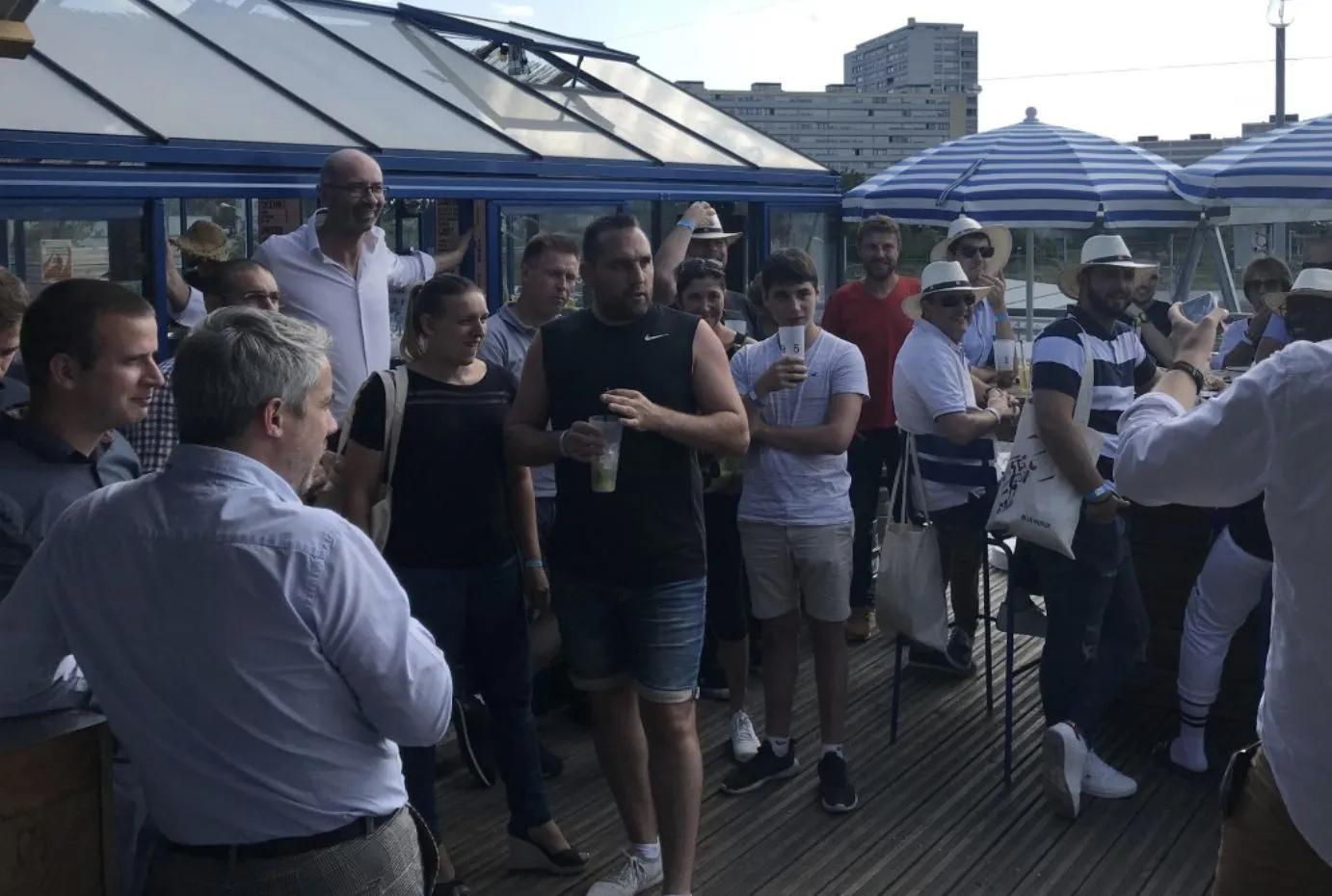 On était avec les supporters lyonnais avant Liverpool-OL