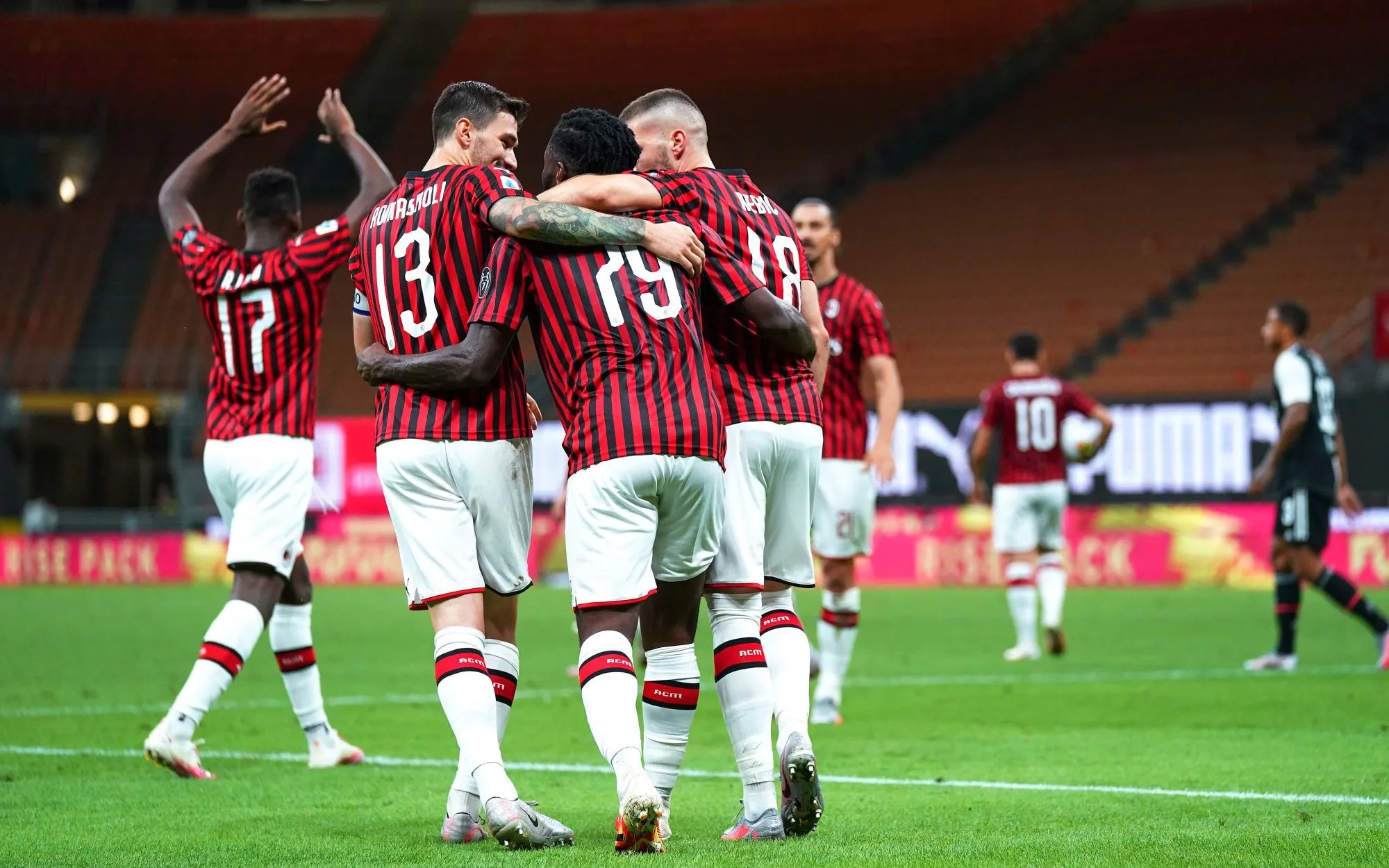 Milan retourne la Juve et entretient le maigre suspense