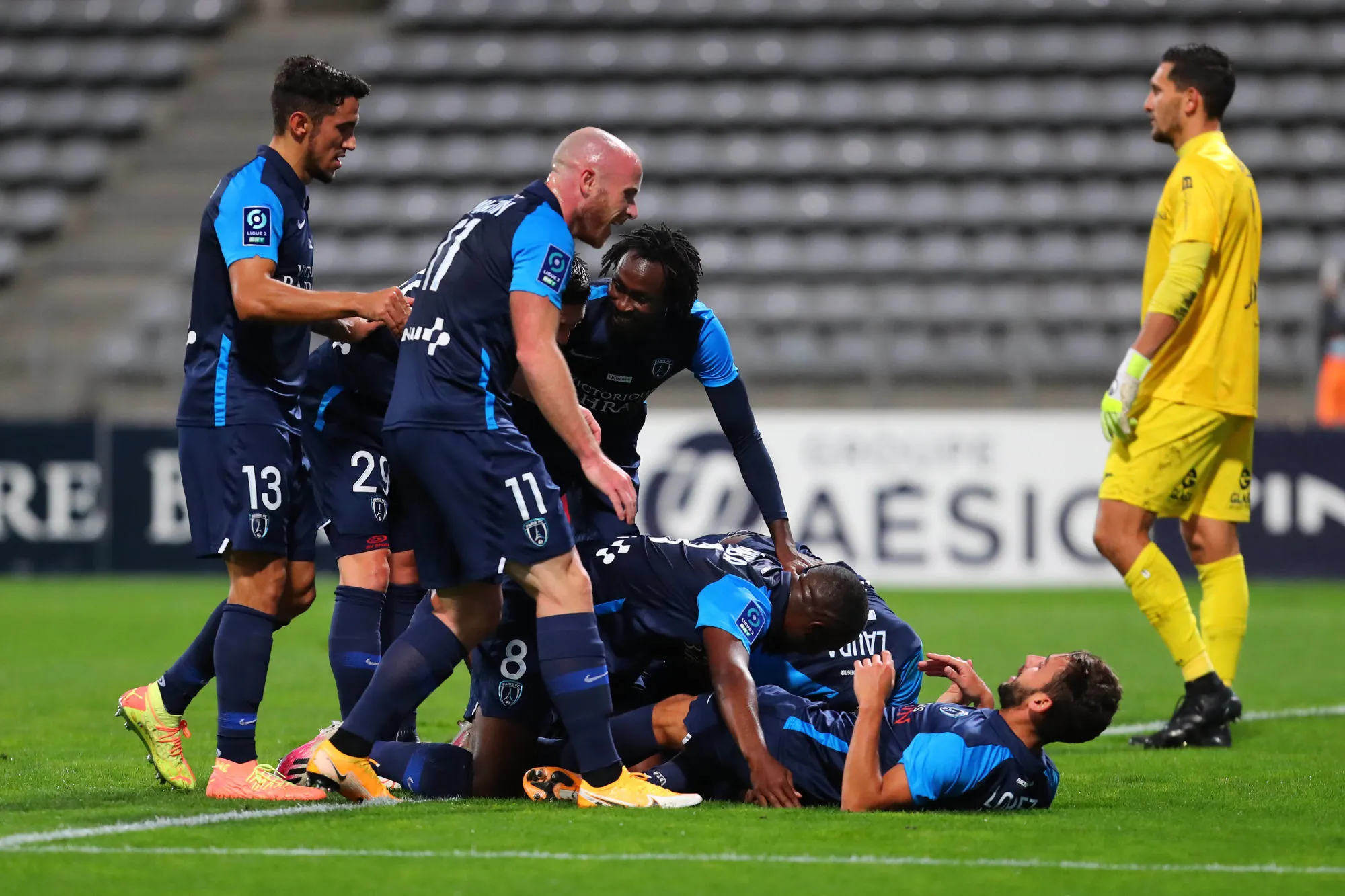 Paris leader, Grenoble dauphin et Ajaccio au fond