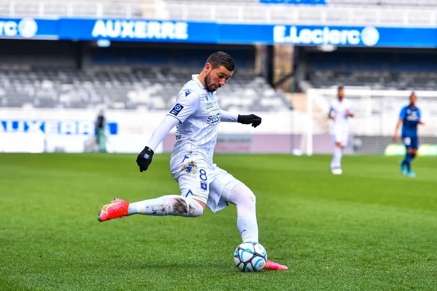 Auxerre double le Paris FC, Caen inquiète encore