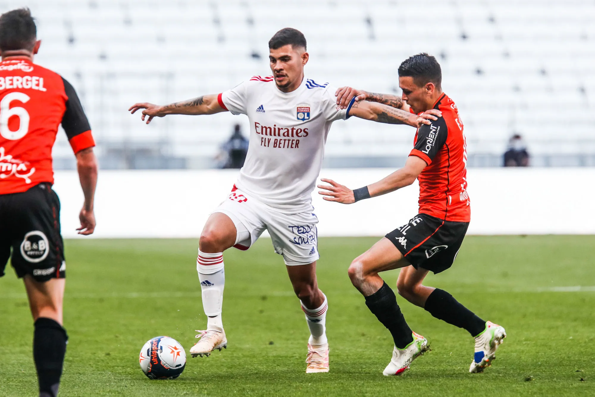 L&rsquo;Olympique lyonnais déroule contre Lorient et s&rsquo;approche de la C1