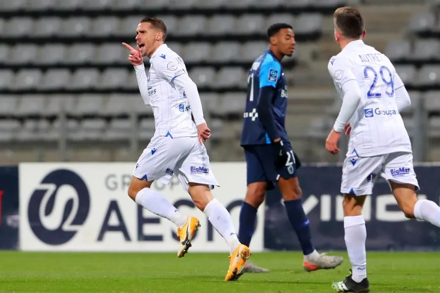 Auxerre éclate le PFC, Châteauroux renverse Sochaux