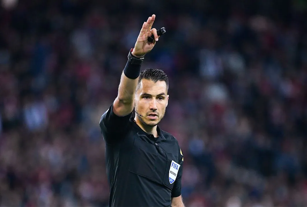 Doit-on vraiment entendre les arbitres au micro ?