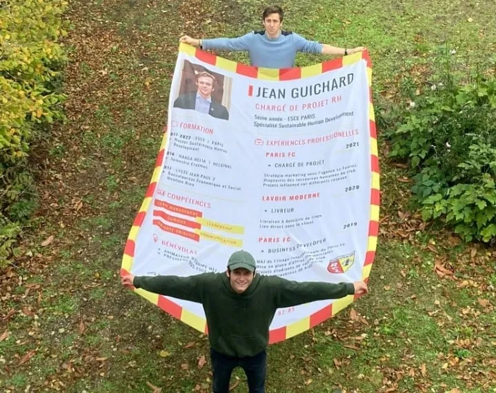 On a fait passer un entretien à Jean Guichard, supporter lensois venu à Bollaert avec un CV géant