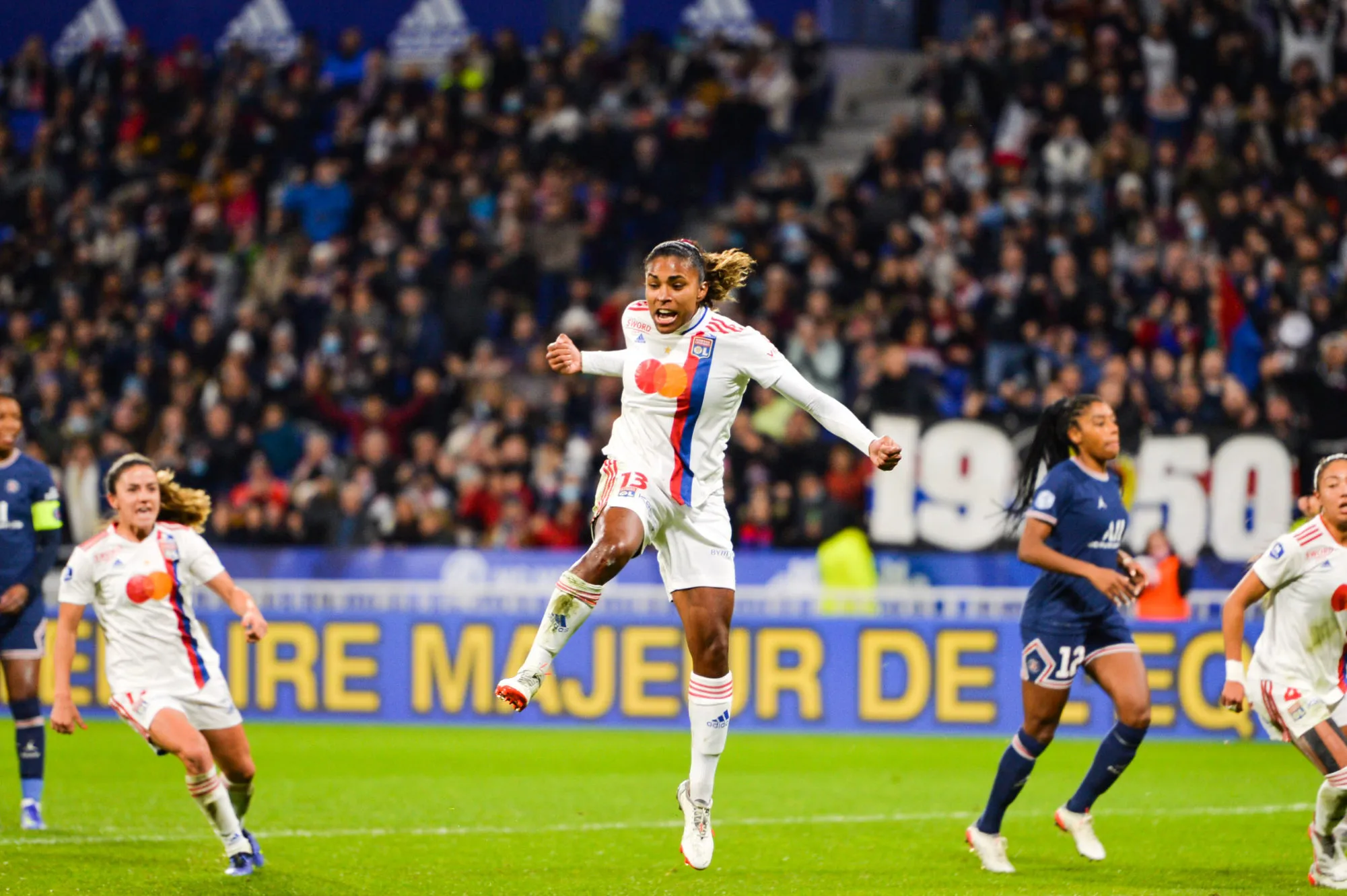 Lyon ne fait qu&rsquo;une bouchée du PSG