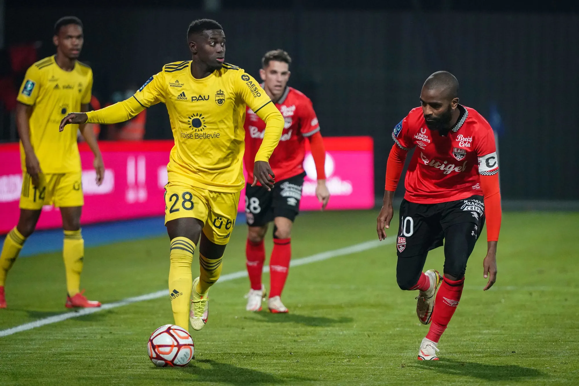 Ajaccio nouveau dauphin, Valenciennes et Bastia respirent