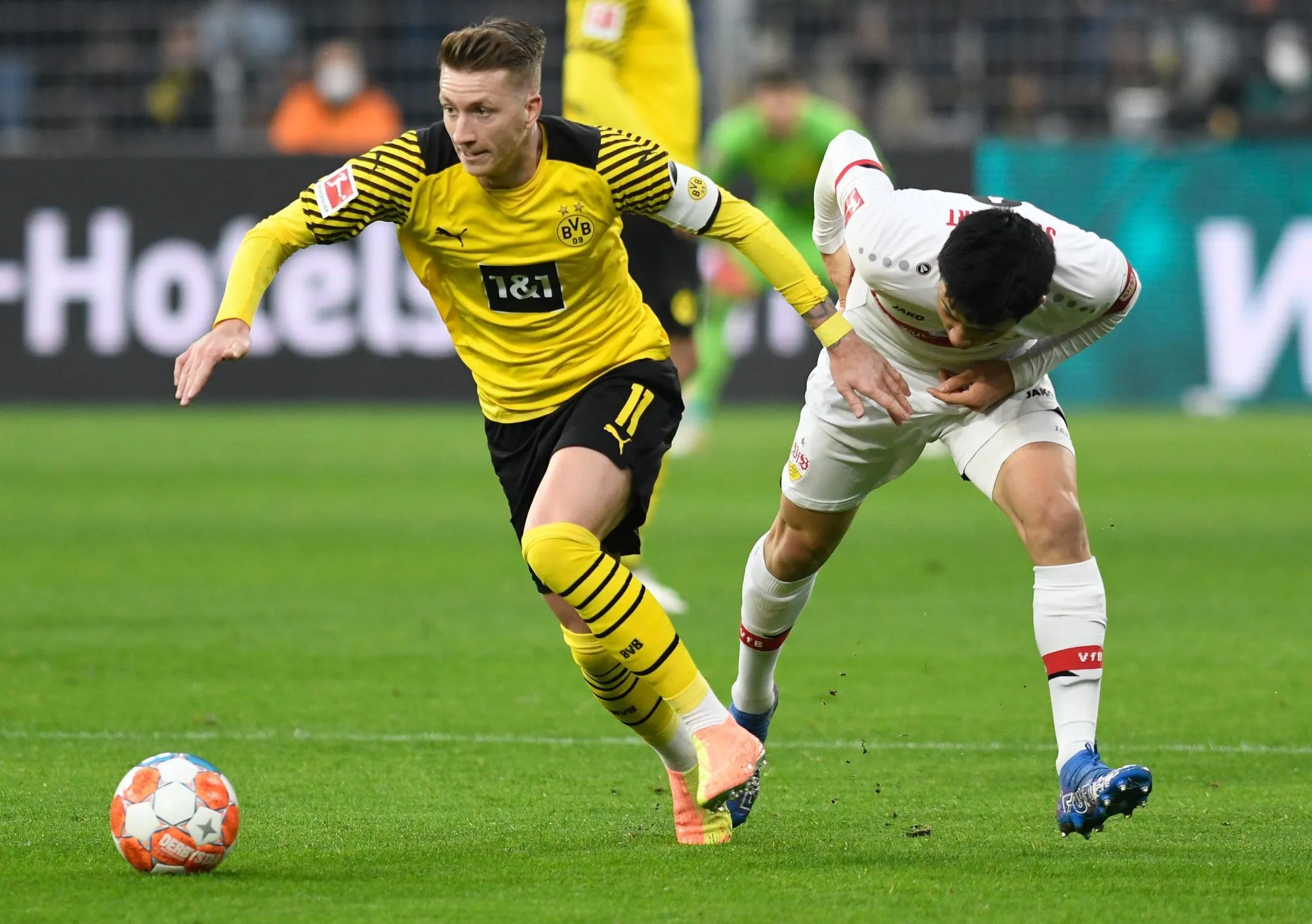 Dortmund laborieux contre Stuttgart, Leipzig rechute