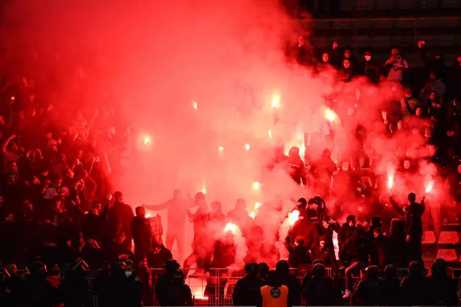 Paris FC-Lyon : après les incidents, la question de la responsabilité pour les ultras