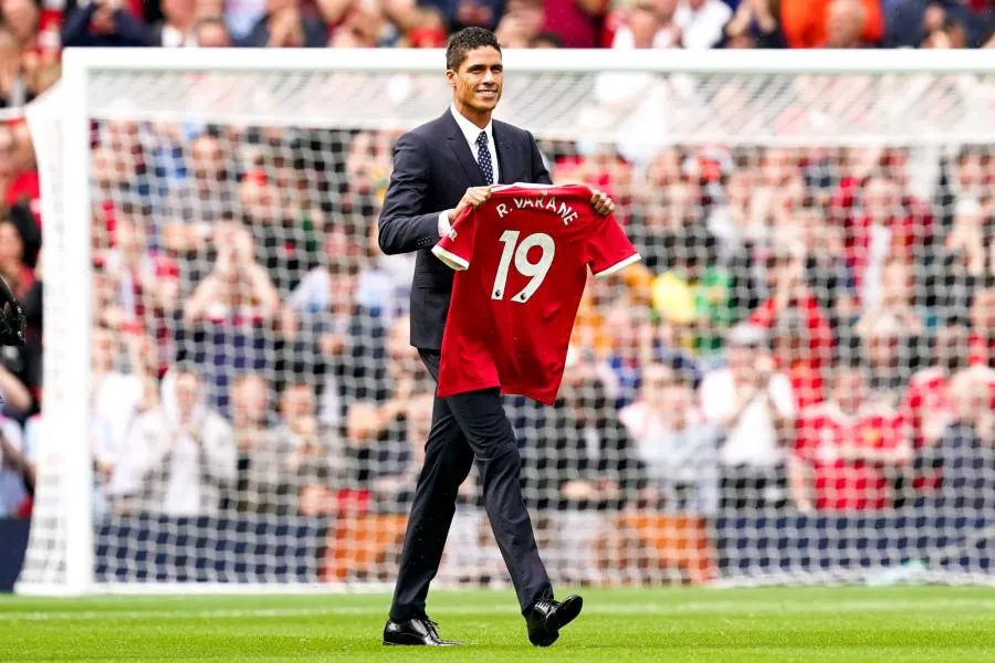 Raphaël Varane officiellement présenté par Manchester United