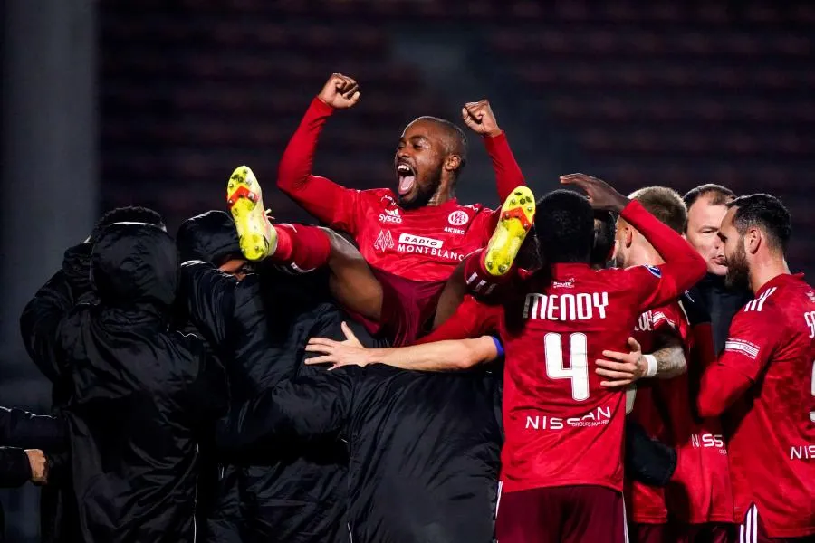 Vis ma vie de directeur sportif de Ligue 2 : Comment gérer une montée ?