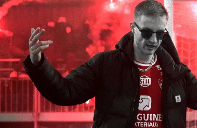 Reynz, le rappeur de la grisaille fan du ballon rond