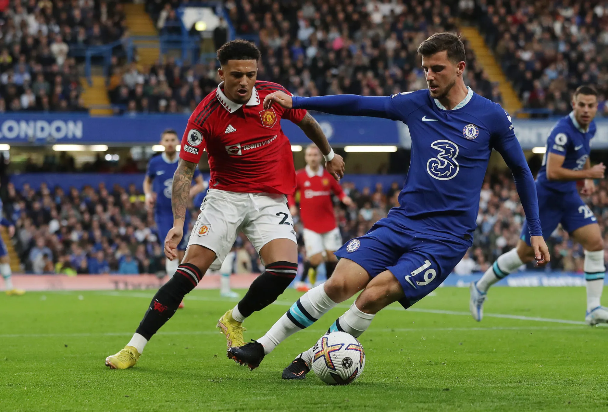 Manchester United arrache le nul sur le gong à Chelsea