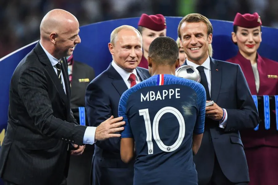 Oui, Emmanuel Macron, le foot est politique