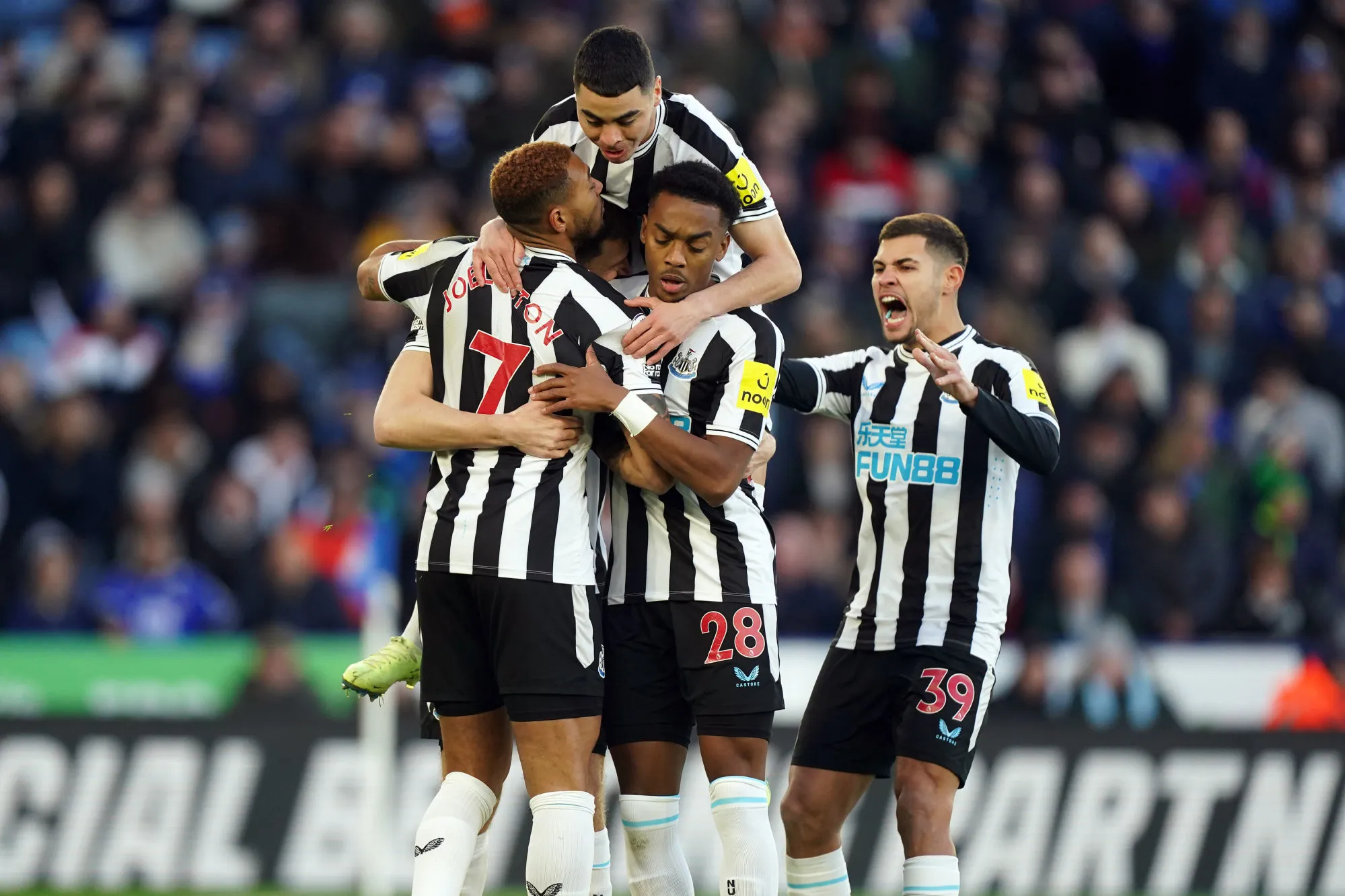 Newcastle repart sur les mêmes bases, Wolverhampton se reprend