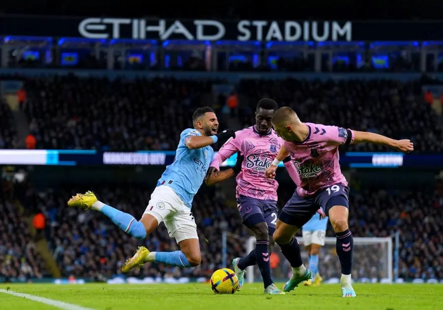 Manchester City contrarié par Everton, Newcastle reste muet